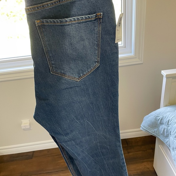 NWT Old Navy Slim Fit Jeans Size 14 - Picture 2 of 2